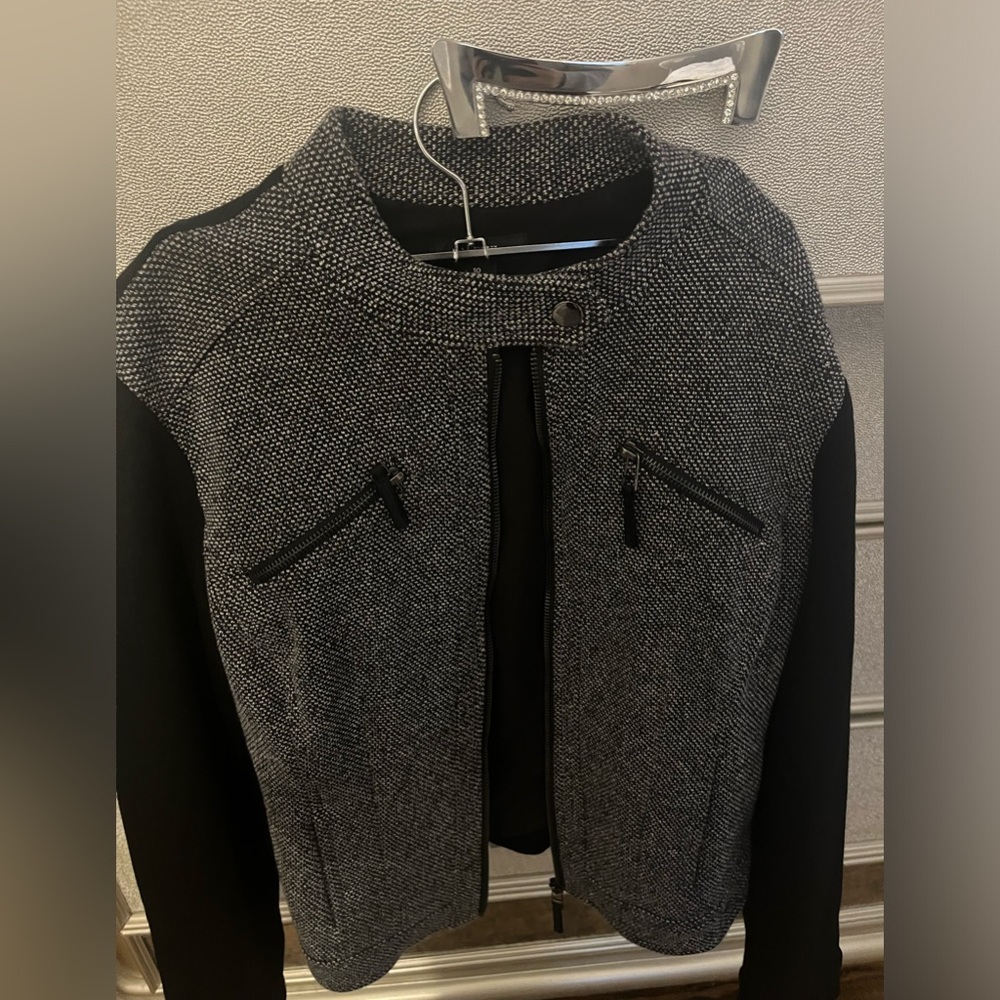 Size 10 Alfani jacket black and gray with zip accents